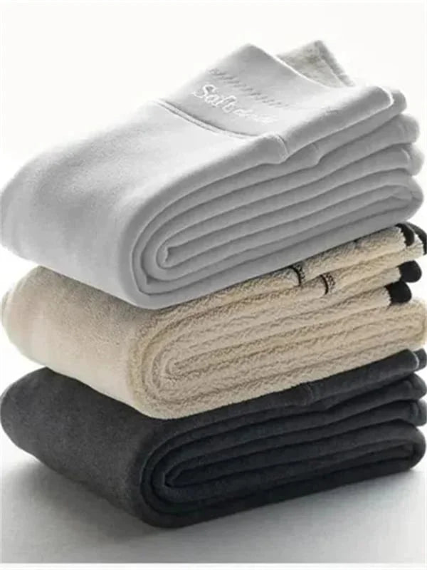 Drie gevoerde leggings gestapeld in grijs, beige en zwart