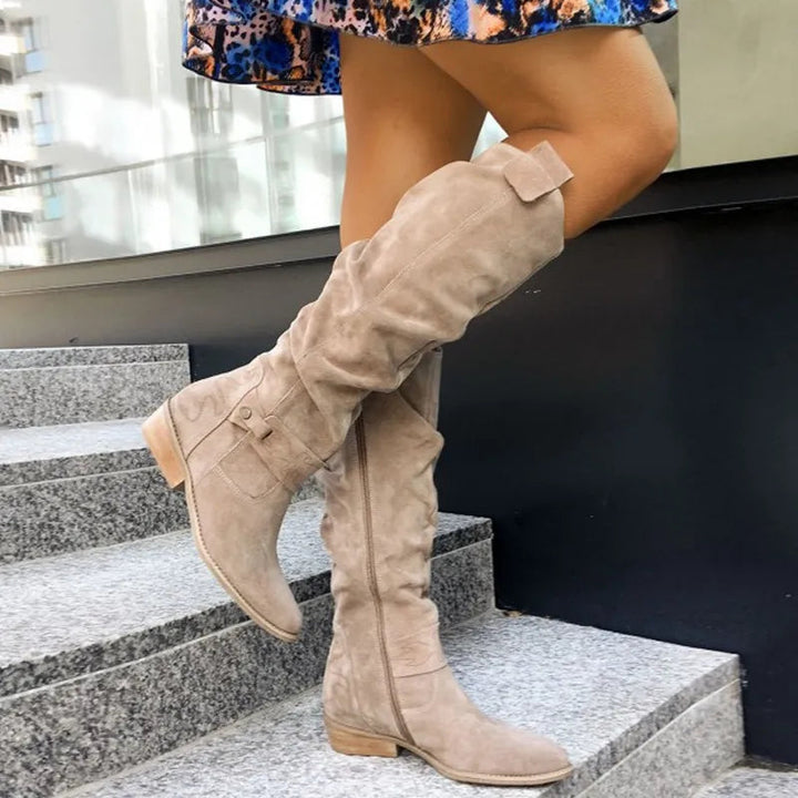 Kniehoge dameslaarzen in beige suèdelook met blokhak