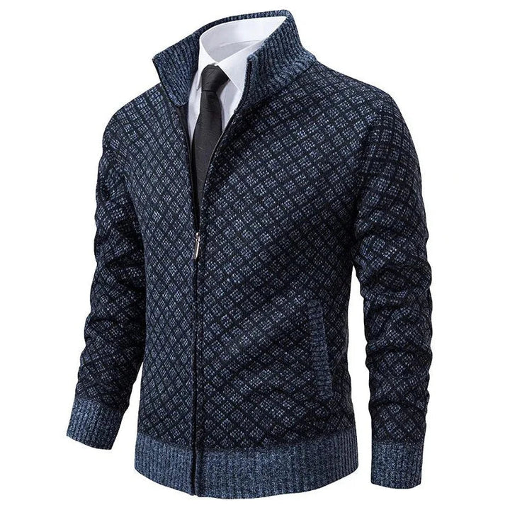 Blauw gebreid herenvest met ruitpatroon en opstaande kraag