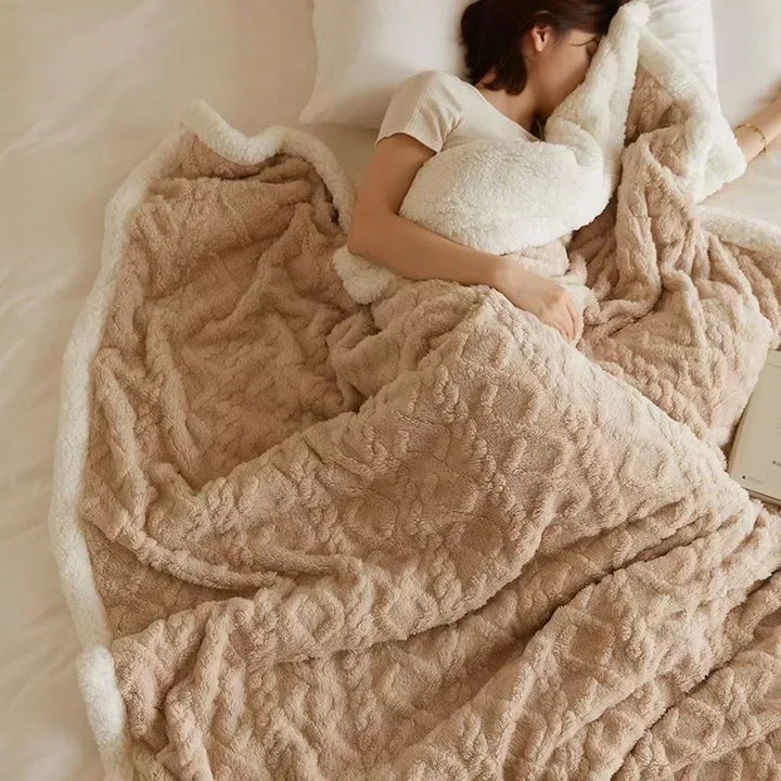 Winterdeken beige met reliëfmotief en crème achterkant