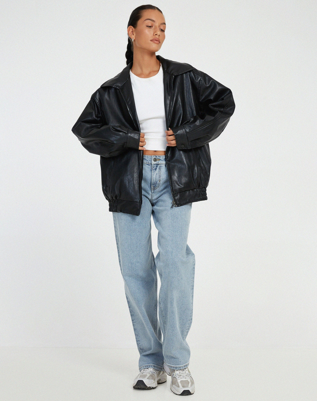 Dames Oversized Bomberjack In Leerlook Met Brede Puntkraag in Zwart