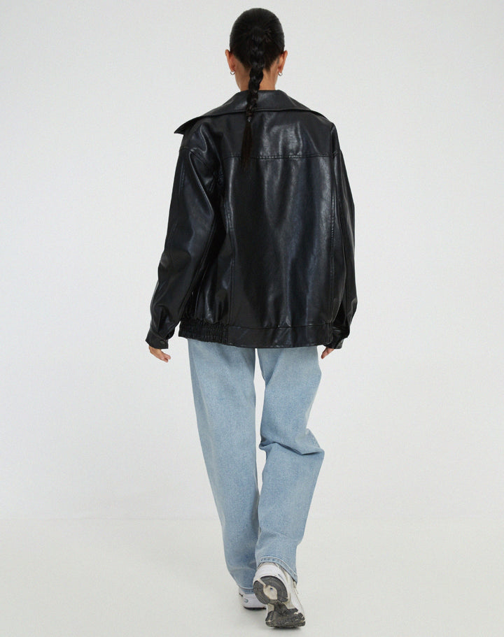 Dames Oversized Bomberjack In Leerlook in Zwart, achterkant