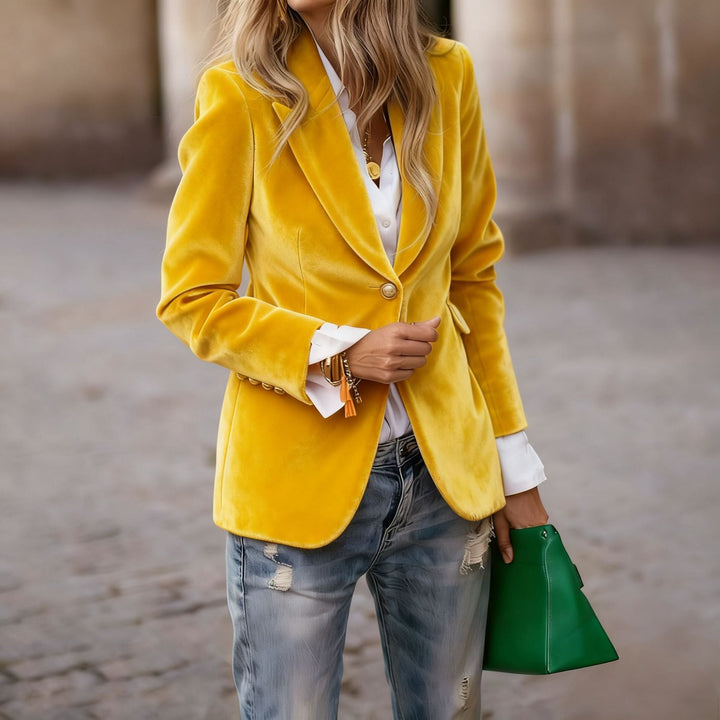 Dames Elegante Fluwelen Look Blazer Met Gouden Knoopsluiting in Geel