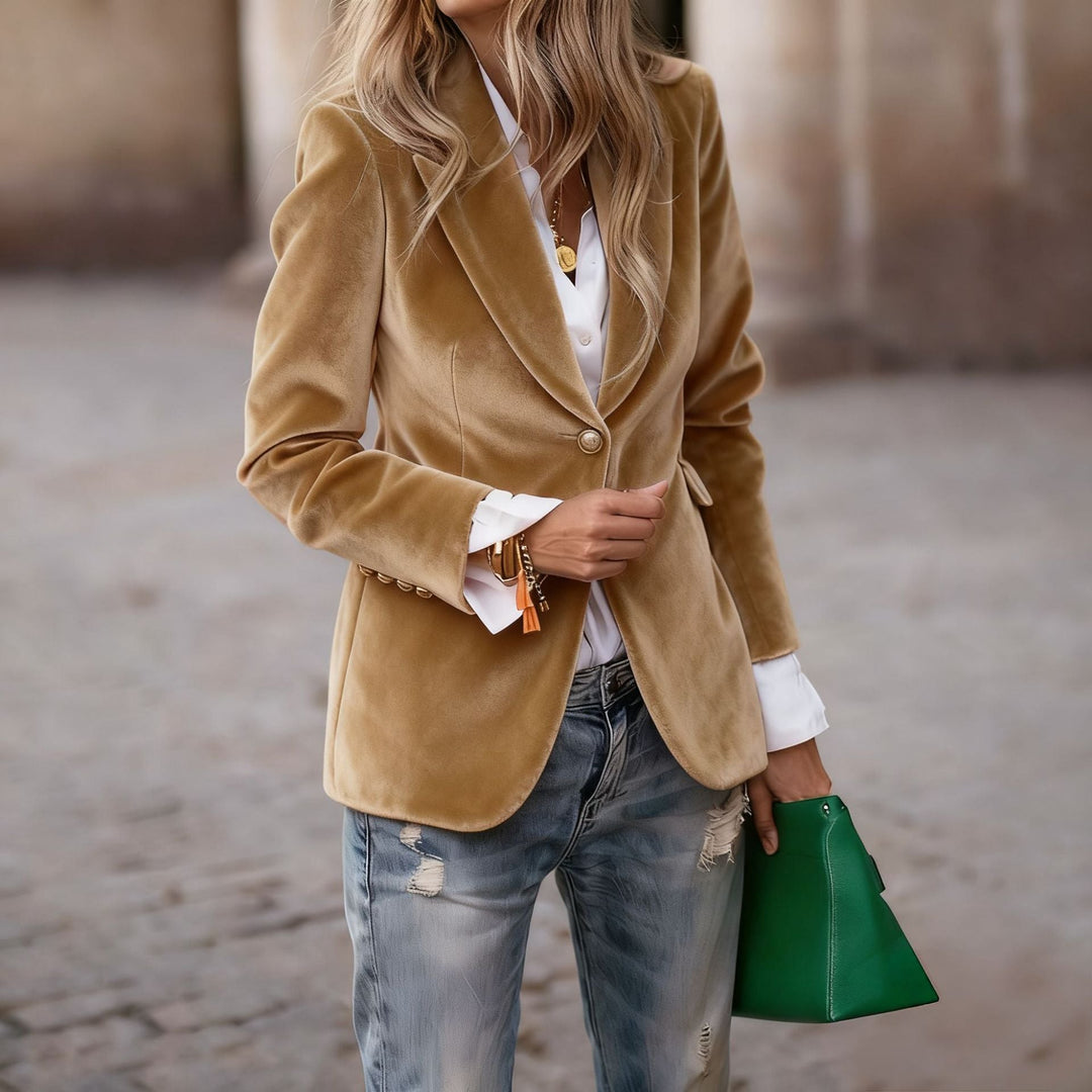 Dames Elegante Fluwelen Look Blazer Met Gouden Knoopsluiting in Khaki