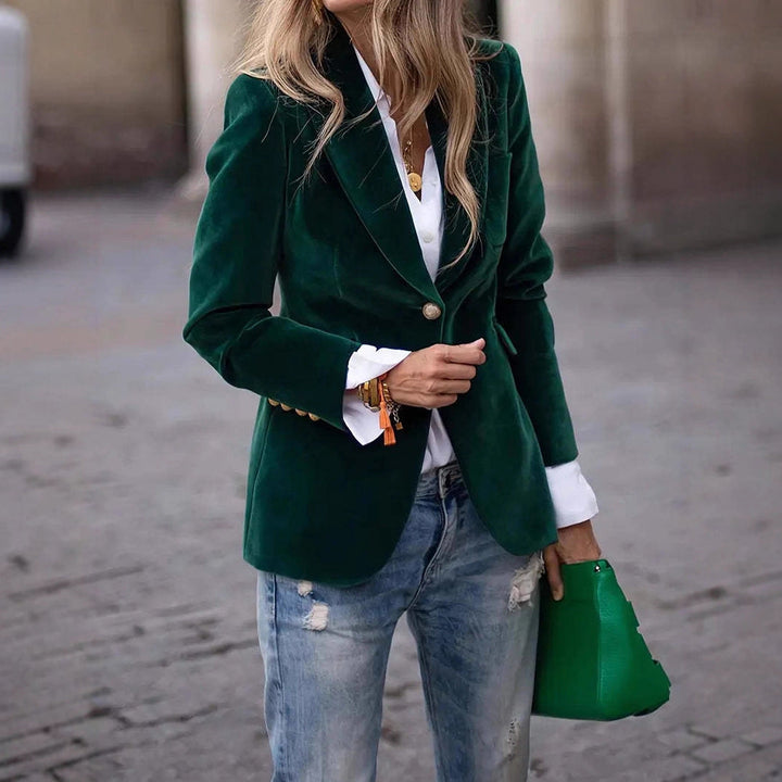 Dames Elegante Fluwelen Look Blazer Met Gouden Knoopsluiting detailfoto 6