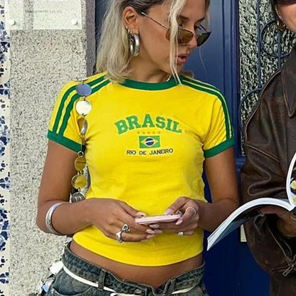 Cropped T shirt voor dames met strepen in Braziliaanse print Aansluitend