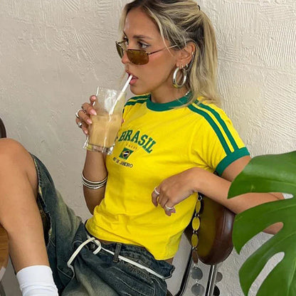 Cropped T shirt voor dames met strepen in Braziliaanse print Aansluitend