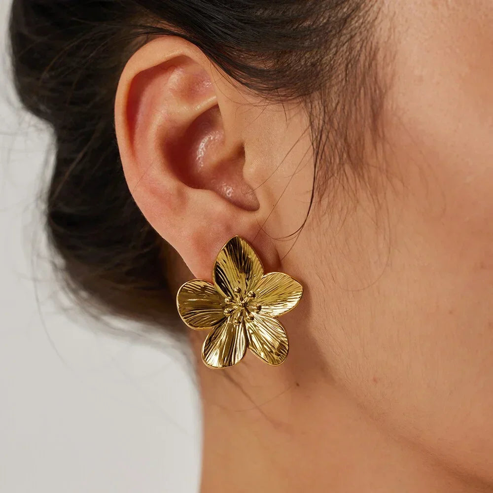 Juliette – Vintage Gouden Bloem Oorbellen Modehuis-Nederland