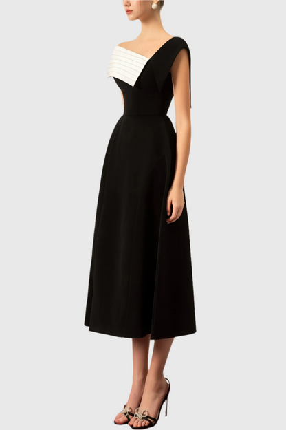 Dames midi jurk in zwart wit met schuine halslijn