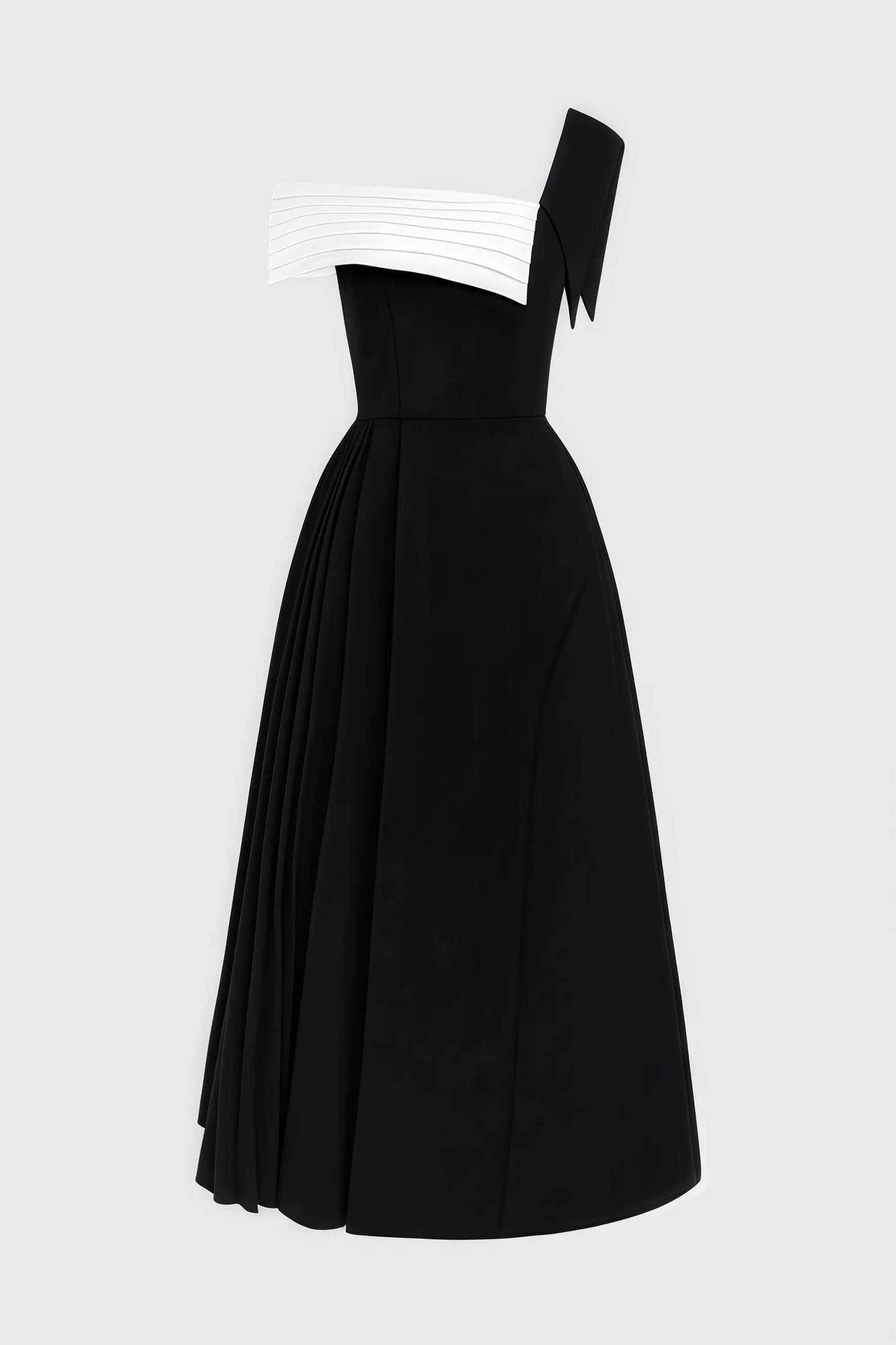 Dames midi jurk in zwart wit met schuine halslijn
