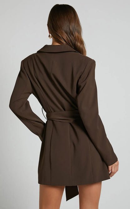 Damesjurk met double-breasted blazer en riem