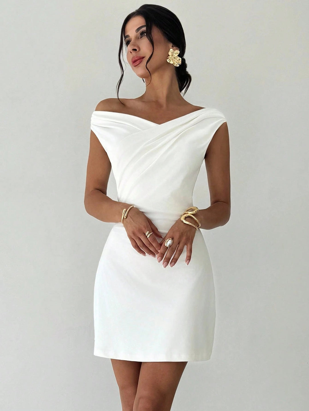 Dames Elegante Off Shoulder Jurk Met Gedrapeerde Halslijn in Wit