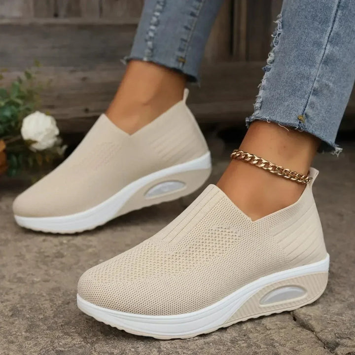 Dames Instapsneakers Met Ademend Bovenwerk in Beige