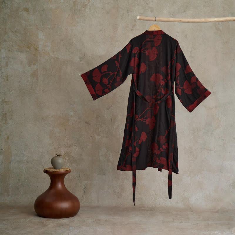 Unisex Kimono Badjas Met Ginkgoprint En Omkeerbaar Ontwerp in Zwart/Rood met ceintuur