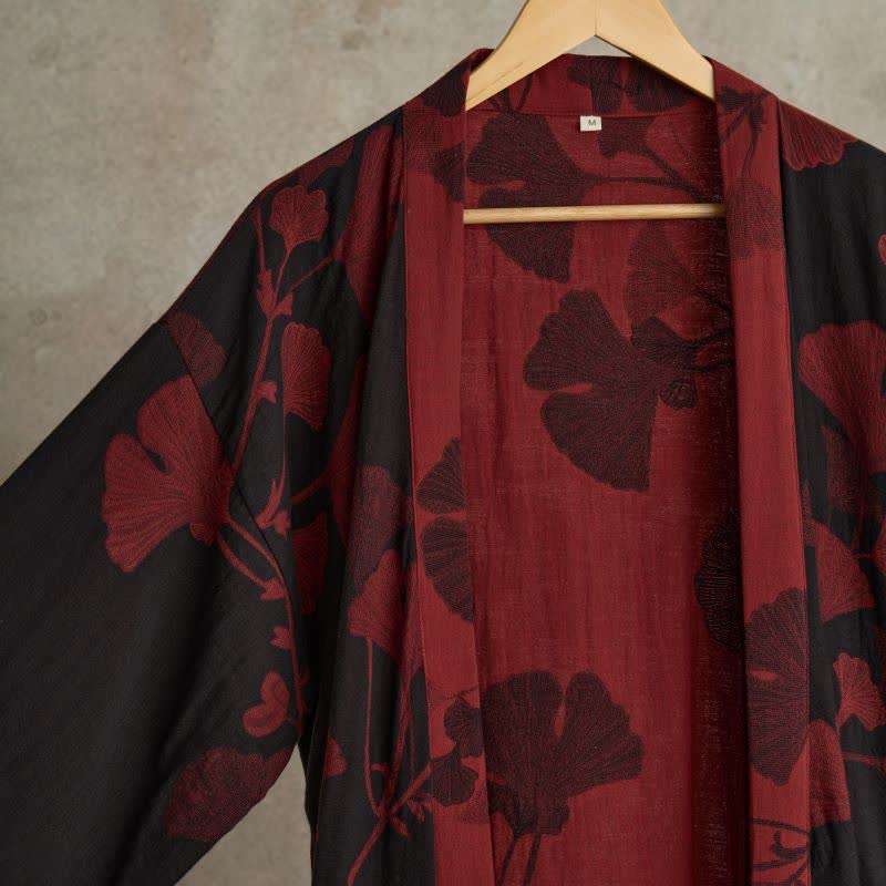 Unisex Kimono Badjas Met Ginkgoprint En Omkeerbaar Ontwerp, detail van de kraag en ginkgoprint