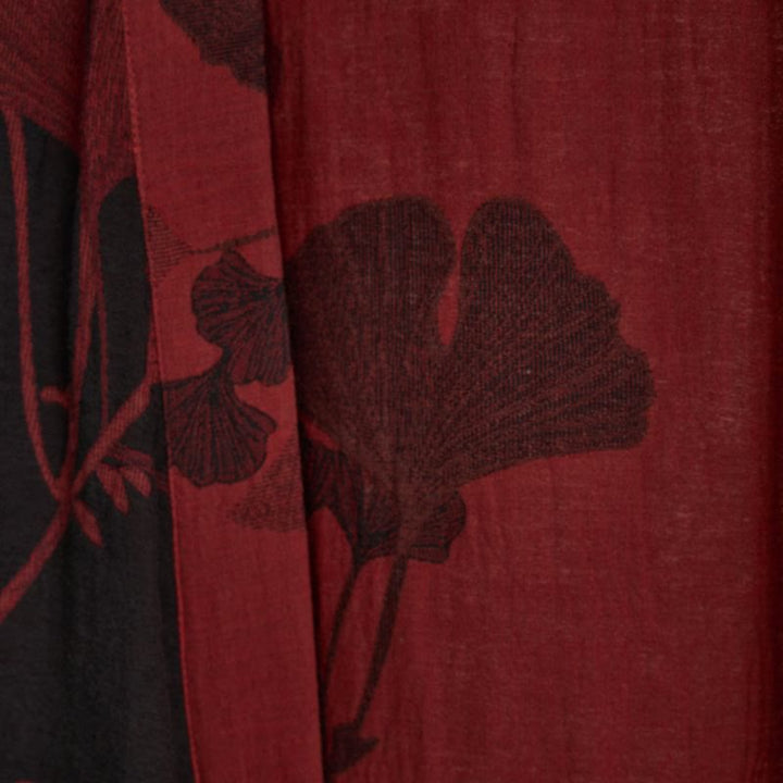 Unisex Kimono Badjas Met Ginkgoprint En Omkeerbaar Ontwerp, close-up van het ginkgobladmotief