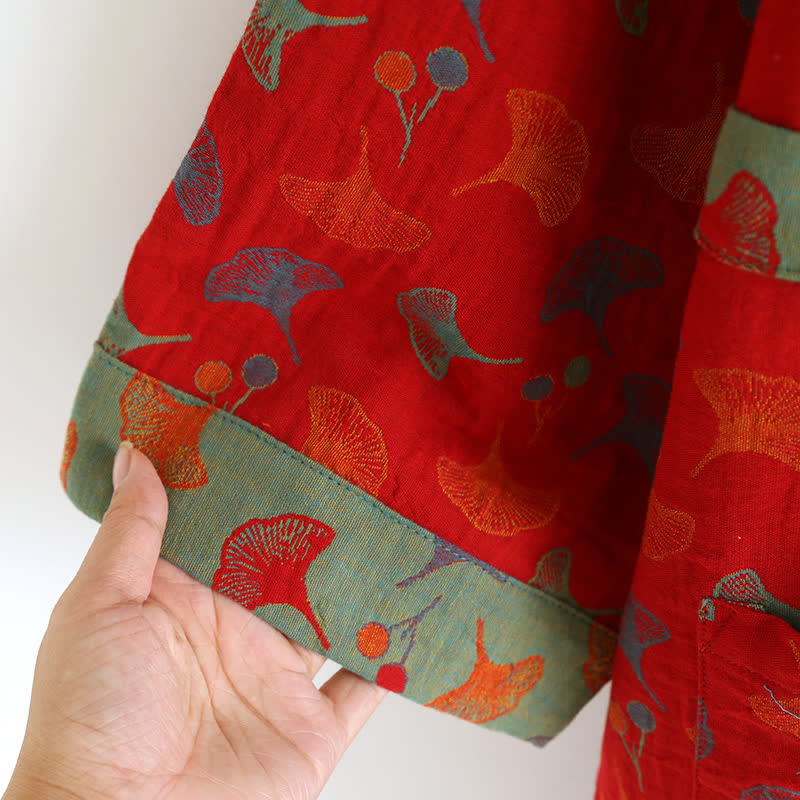 Detail van de mouwrand met contrastboord