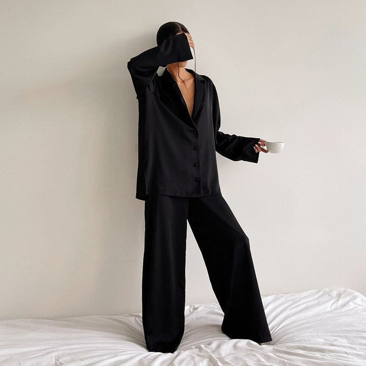 Dames Tweedelige Pyjamaset Met Satijnen Look En Reverskraag in Zwart