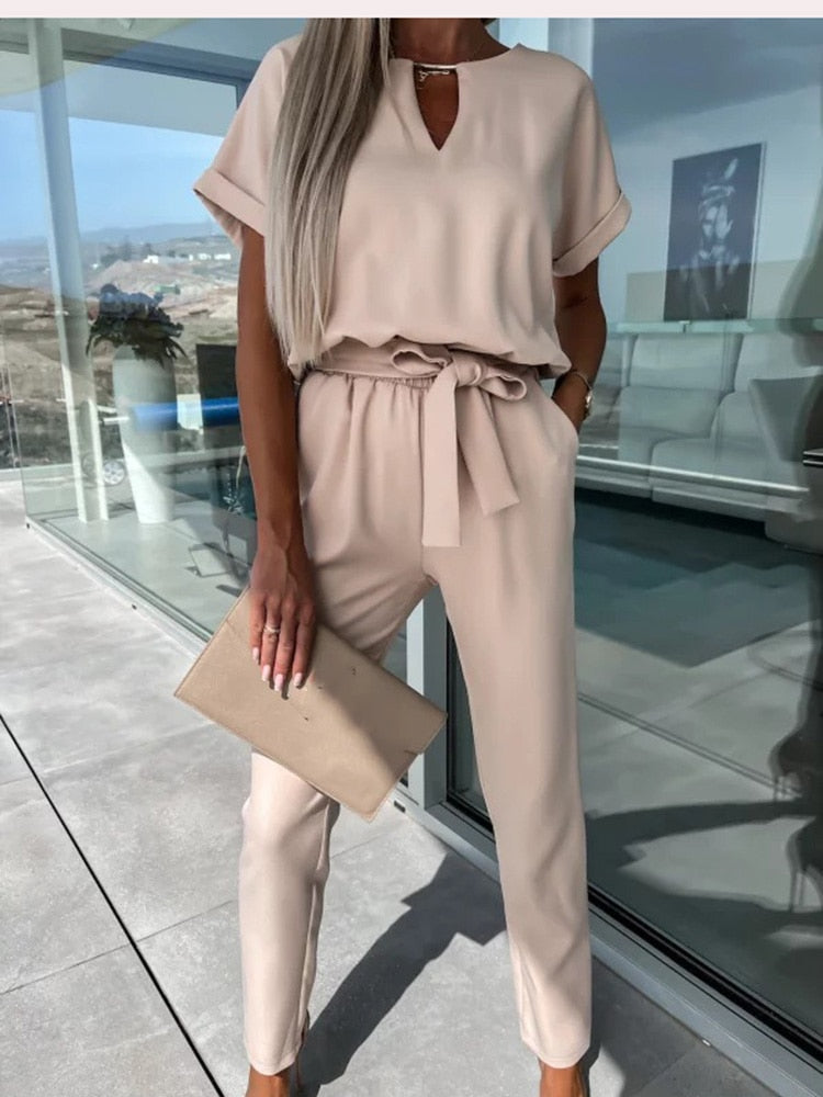 Dames jumpsuit in beige vooraanzicht