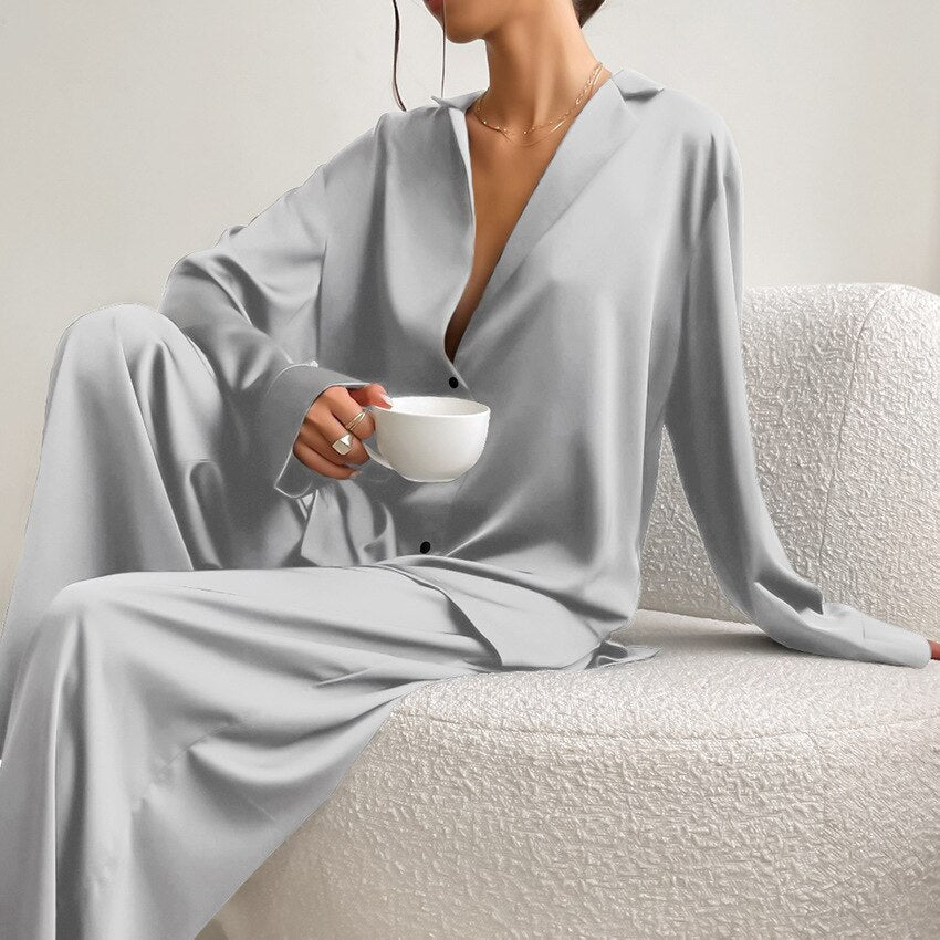 Dames Tweedelige Pyjamaset Met Satijnen Look En Reverskraag in Grijs