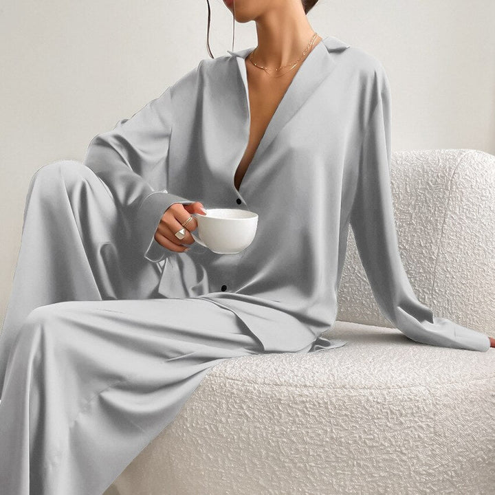 Dames Tweedelige Pyjamaset Met Satijnen Look En Reverskraag in Grijs