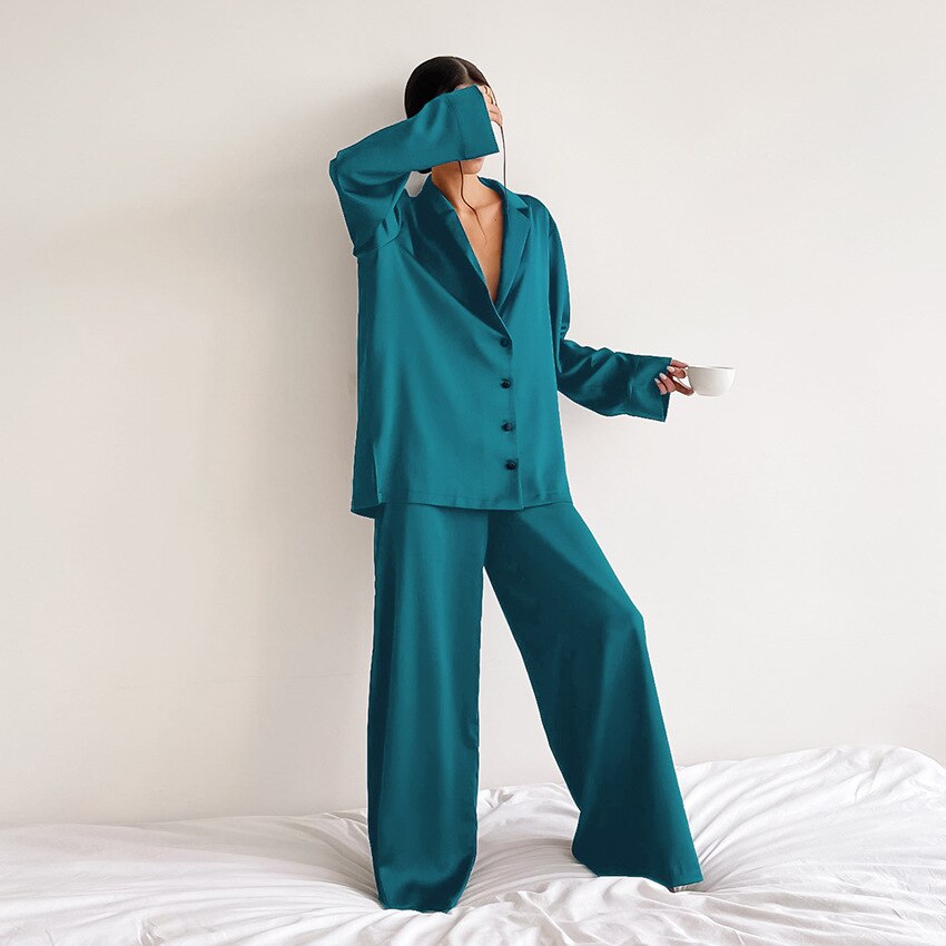 Dames Tweedelige Pyjamaset Met Satijnen Look En Reverskraag in Blauw