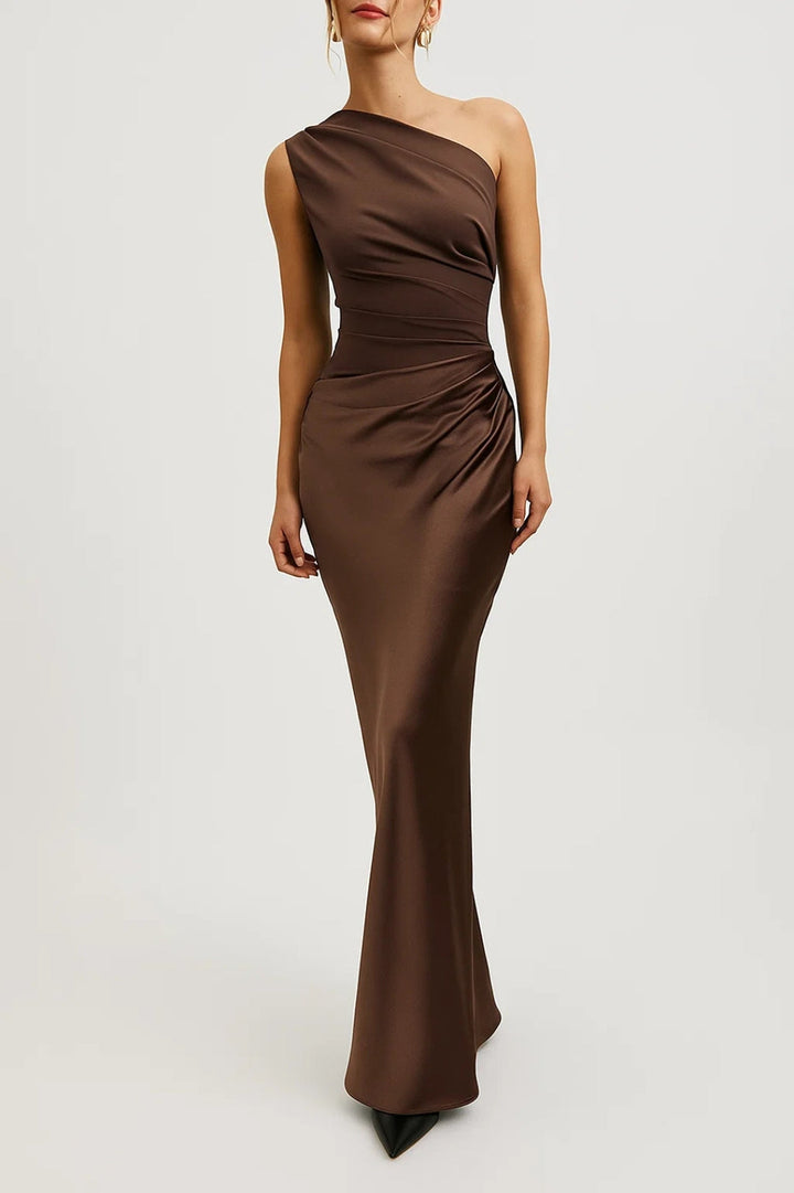 Dames Lange Galajurk Met One Shoulder En Gedrapeerde Taille in Bruin