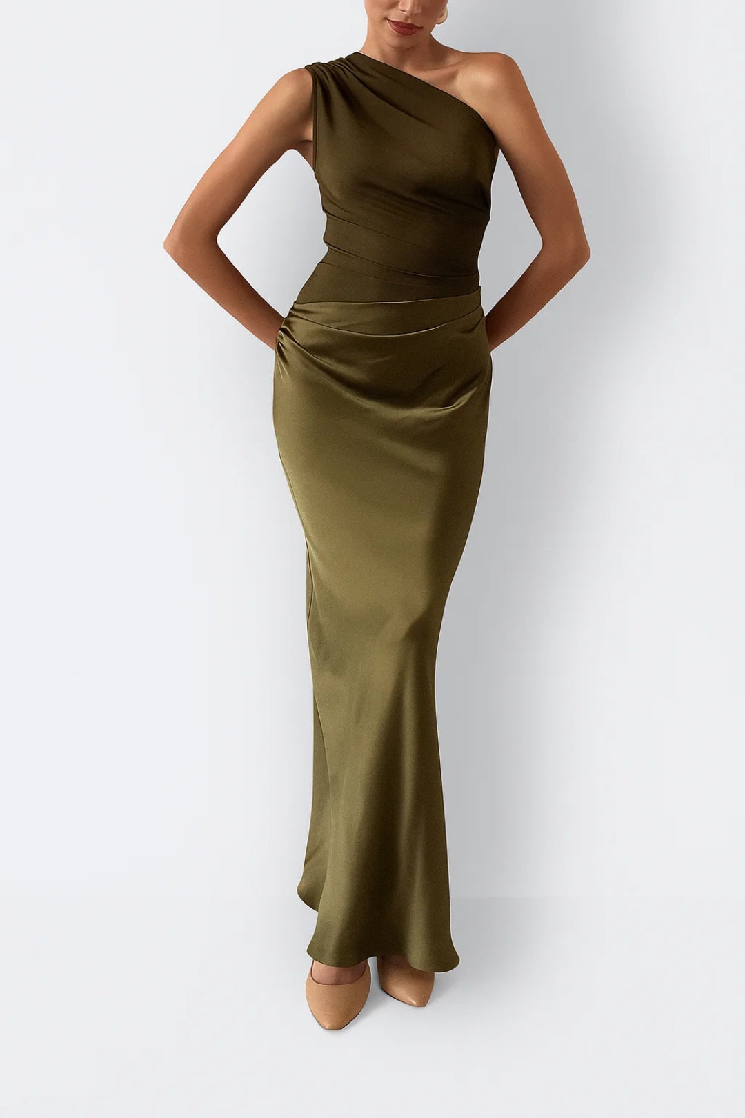 Dames Lange Galajurk Met One Shoulder En Gedrapeerde Taille in Olijfgroen, vooraanzicht