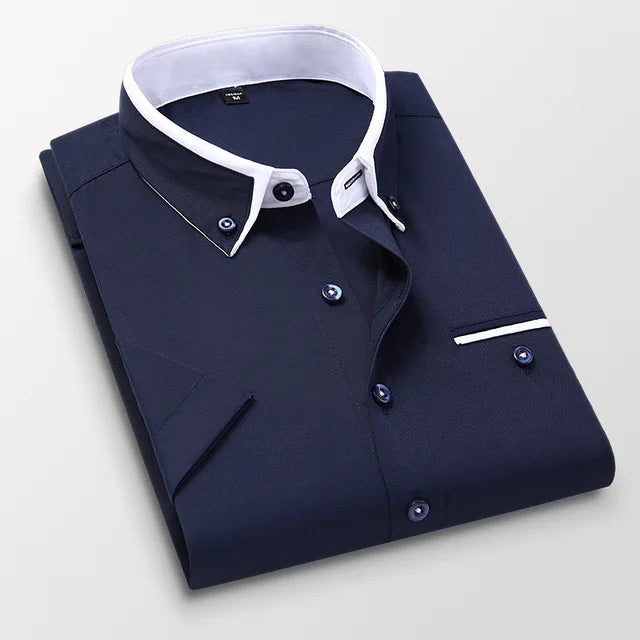Heren overhemd korte mouwen donkerblauw met witte contrastkraag en borstzak