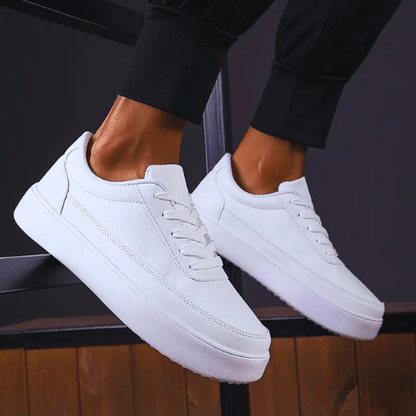 Heren witte lage sneakers met vetersluiting en platte zool Modehuis-Nederland
