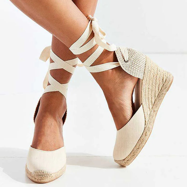 Dames Espadrilles Met Sleehak En Enkellinten Om Te Strikken in Gebroken Wit