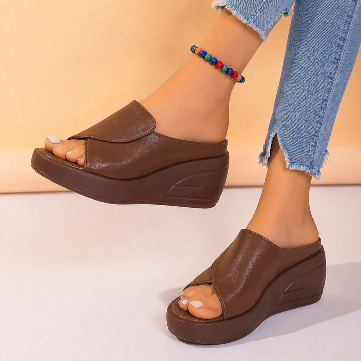 Dames slippers met brede band en sleehak - afbeelding 5