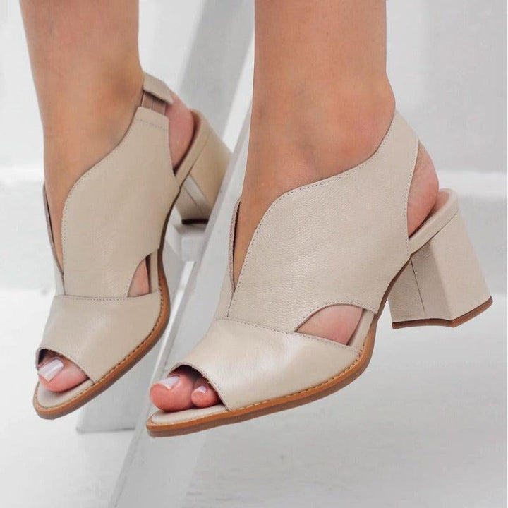 Dames Peeptoe Sandalen Met Stevige Blokhak En Slingback Bandje in Beige