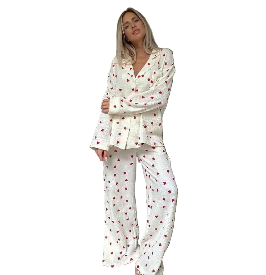 Dames pyjamaset met hartjesprint en losvallend silhouet Modehuis-Nederland
