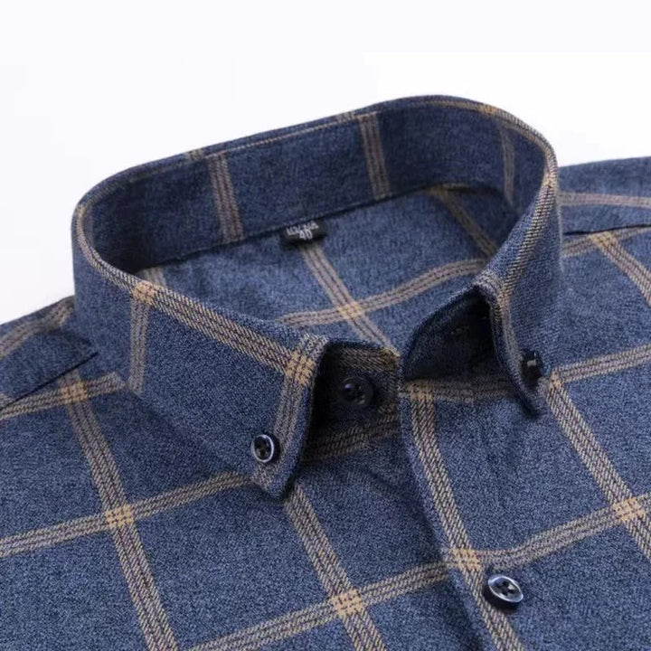 Button-down kraag van het marineblauwe geruite overhemd