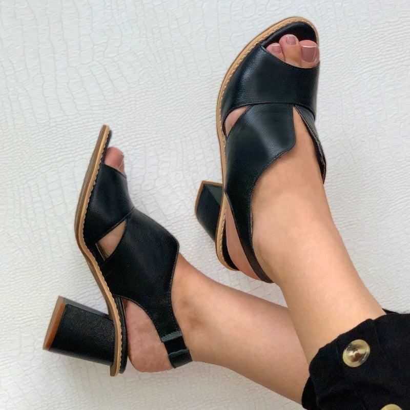Dames Peeptoe Sandalen Met Stevige Blokhak En Slingback Bandje in Zwart
